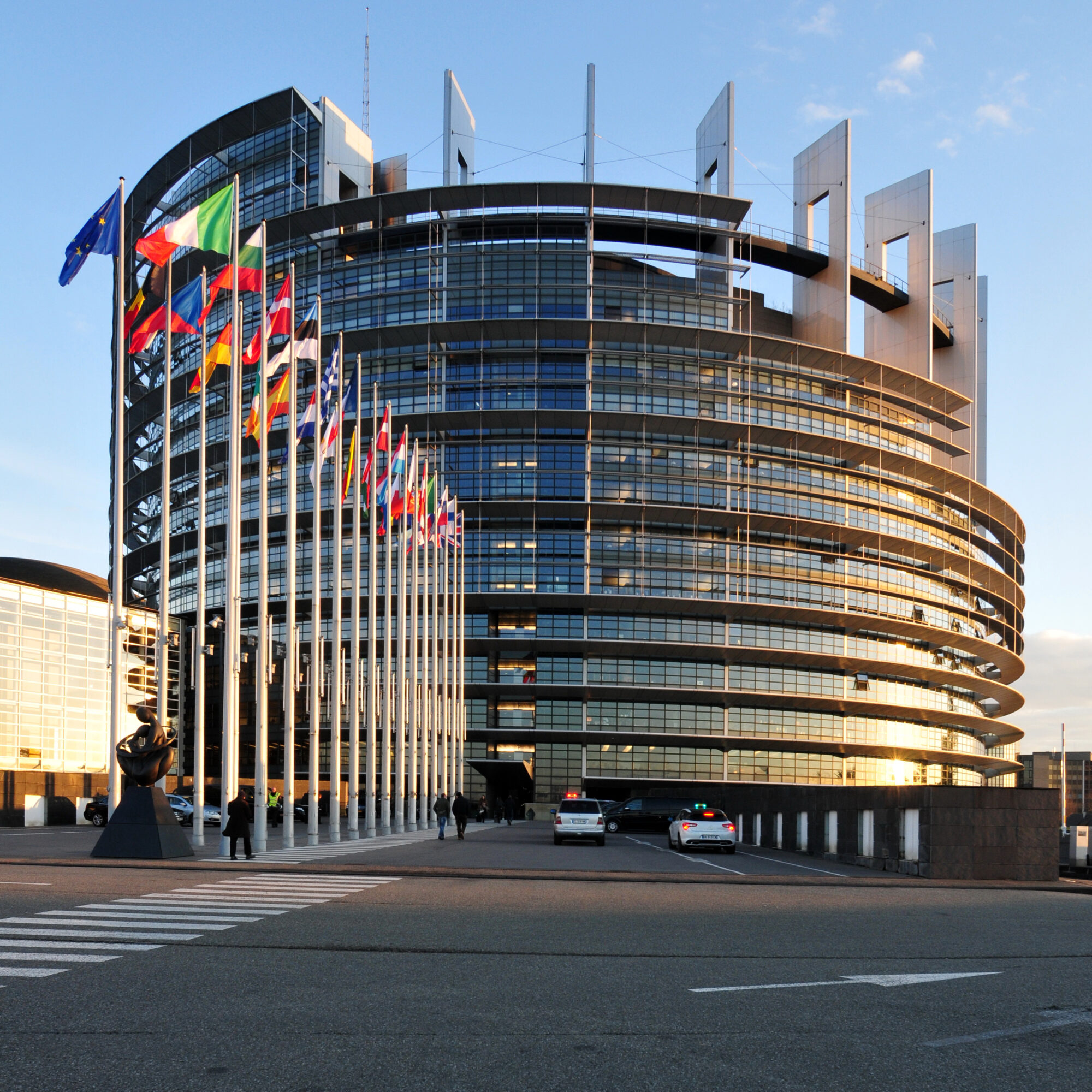 THE EUROPEAN PARLIAMENT ON THE WRONG TRACK- Cure for the “sick democracy” of European parliamentarism