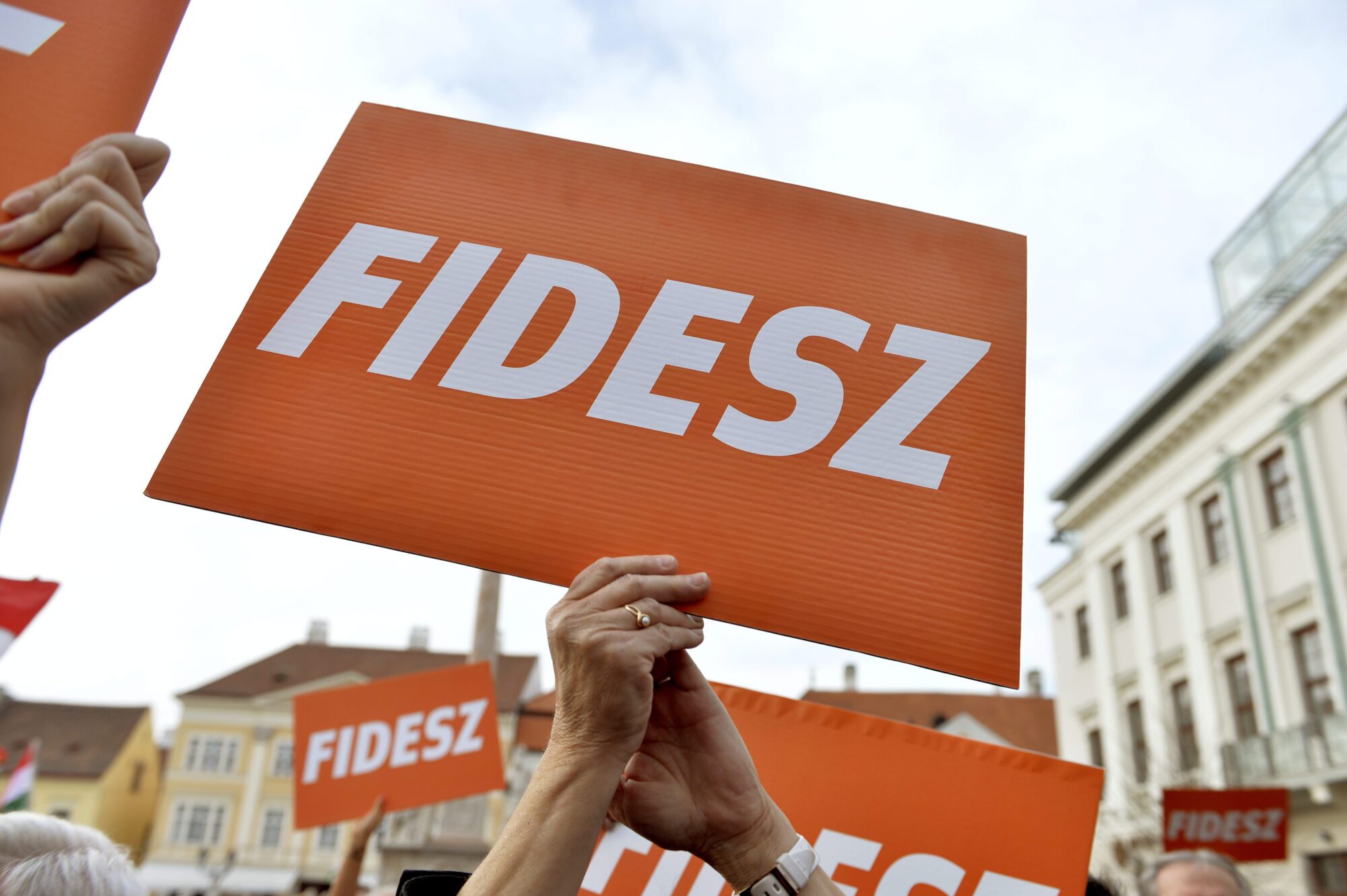 THE ADVANTAGE OF FIDESZ INCREASES
